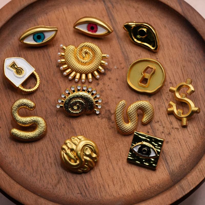 Vintage Metal Button Heart Sha - Embellish Craft recension och pris